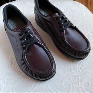 NWT SAS Women’s Bounce Maroon / deep red leather shoes